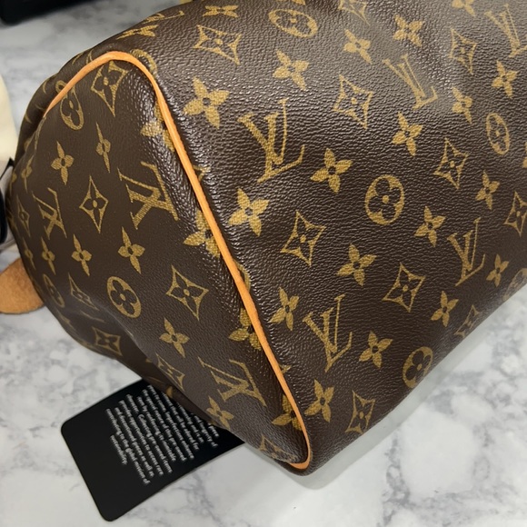 LOUIS VUITTON MONOGRAM
CANVAS SPEEDY 30 - Picture 15 of 16